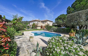 4 Bedroom Gorgeous Home In Saint-Julien-Les-Rosie